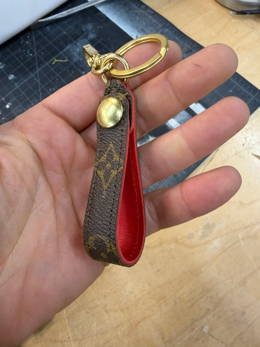 snap keychain in red with small clip